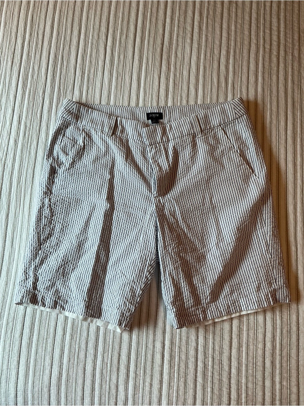 J. Crew Women’s Seersucker Shorts in Navy and White Stripe Sz 12 with 9” inseam